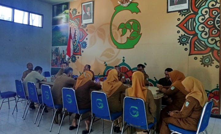 RAPAT STAF KECAMATAN GUCIALIT 