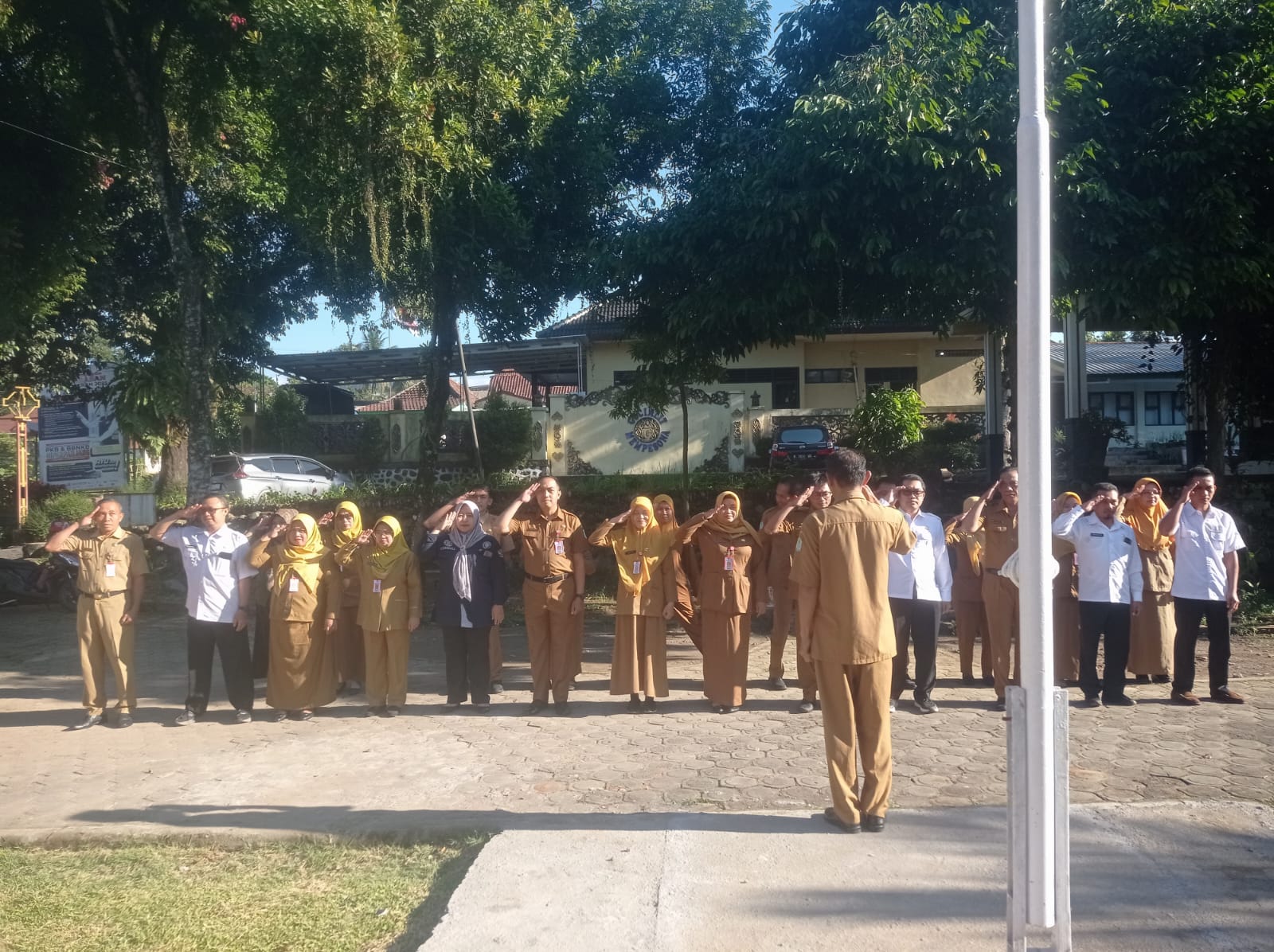 Sekcam Gucialit Pimpin Apel Pagi, Tekankan Kesiapan Menyongsong MTQ Kabupaten Lumajang