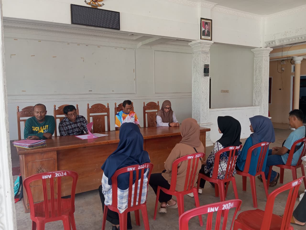 Tim Binwas Kecamatan Gucialit Hadiri Penetapan Calon Perangkat Desa Kenongo
