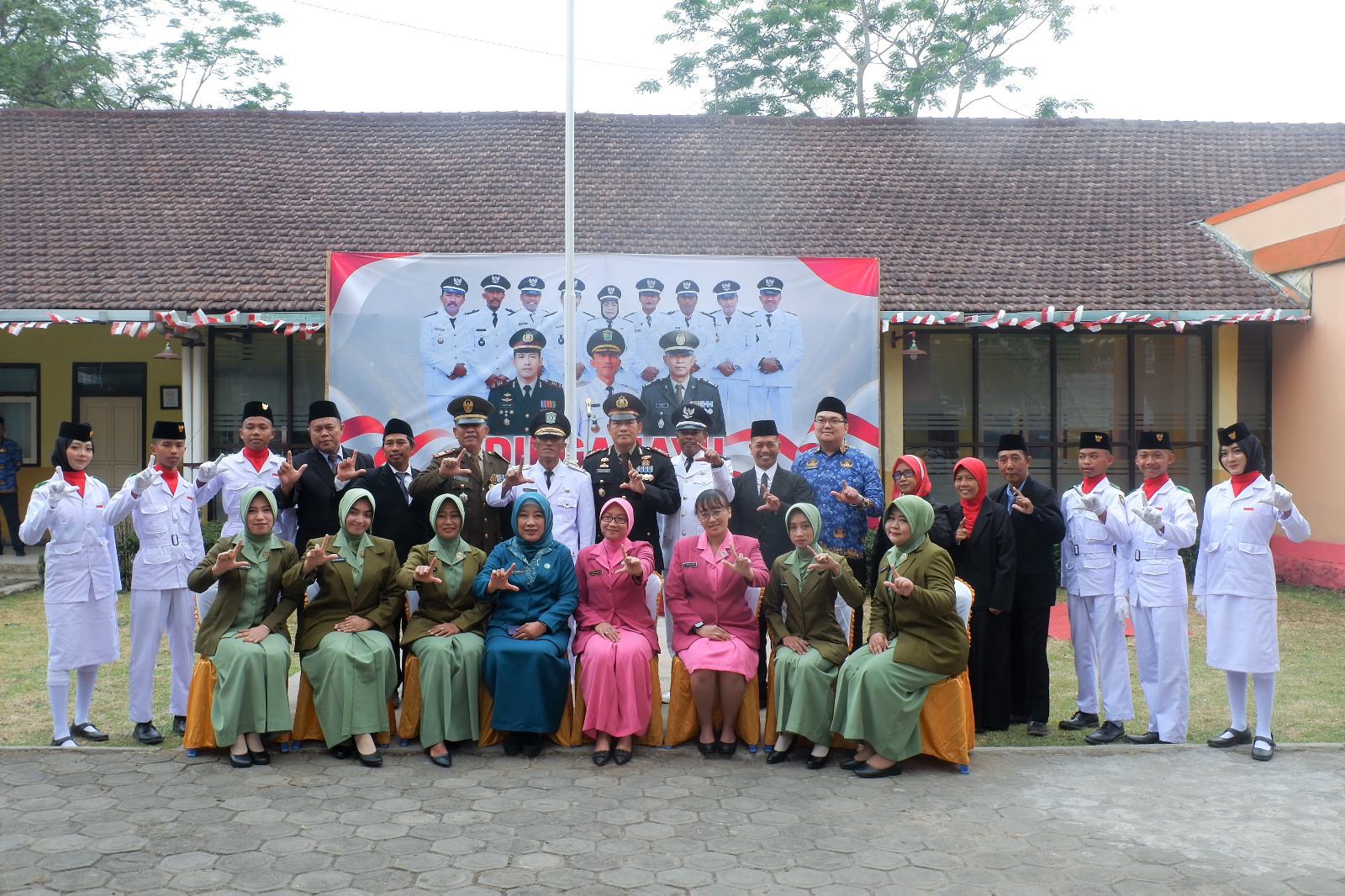 Kecamatan Gucialit Gelar Upacara Peringatan HUT Ke-81 Kemerdekaan Republik Indonesia