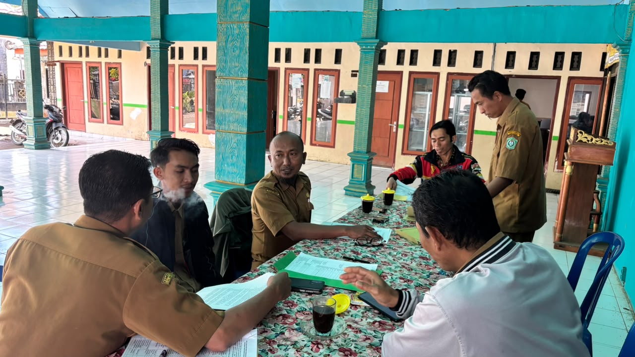 Tim BINWAS Kec. Gucialit Laksanakan Monitoring dan Evaluasi Administrasi Desa serta BPD di Desa