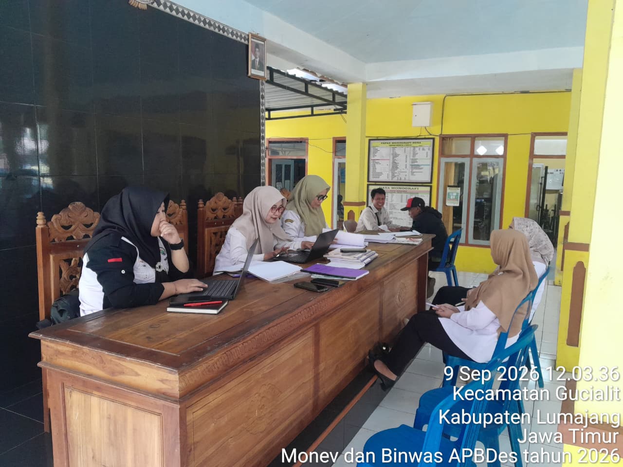 Tim BINWAS Kec. Gucialit Laksanakan Monev Administrasi Desa dan BPD di Desa Gucialit