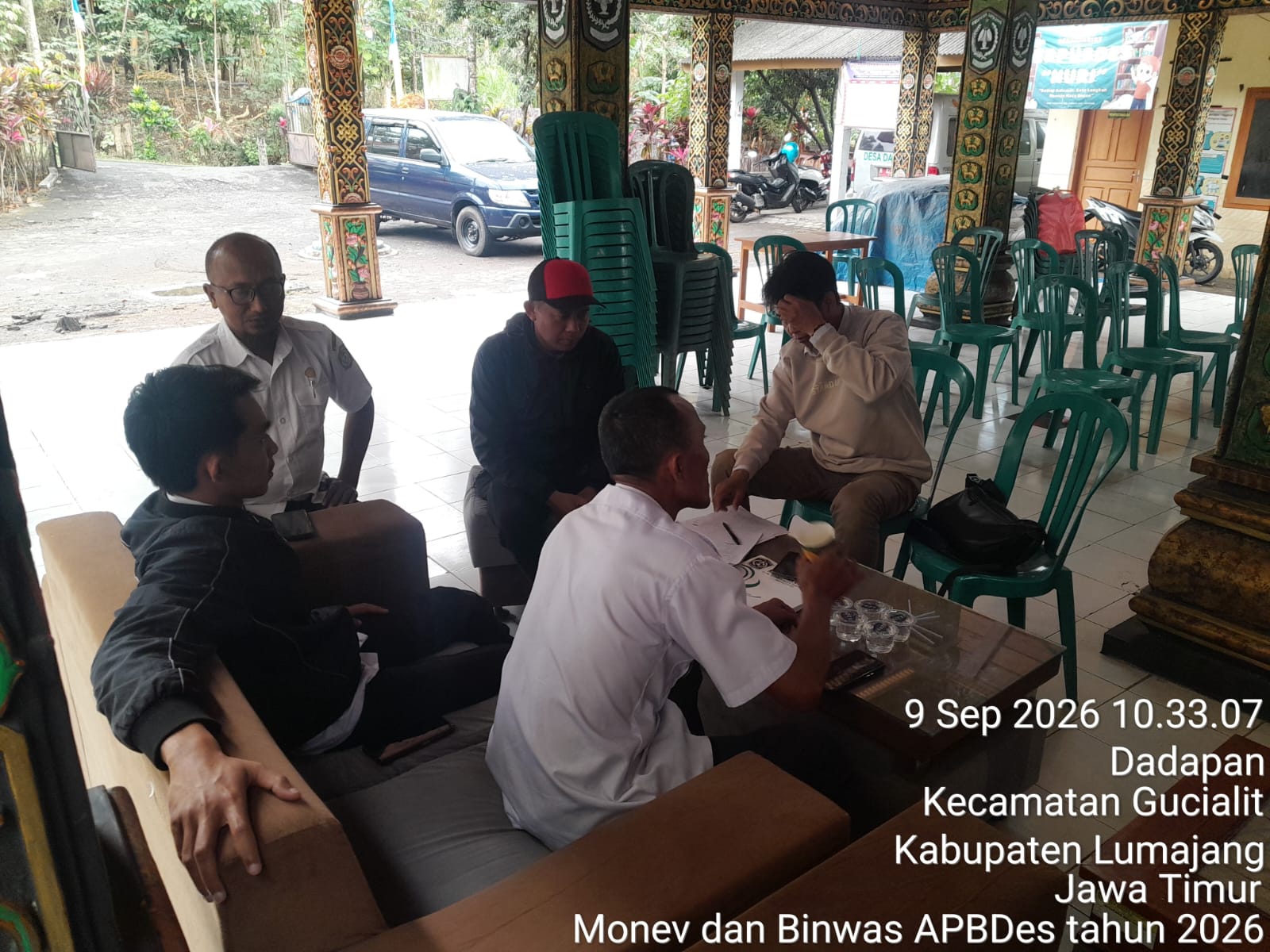 Tim BINWAS Kec. Gucialit Laksanakan Monev Administrasi Desa dan BPD di Desa Dadapan