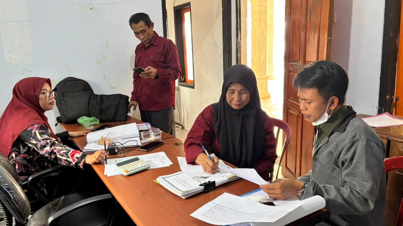 Tim Binwas Kec. Gucialit Laksanakan Monev Administrasi dan BPD di Desa Kenongo