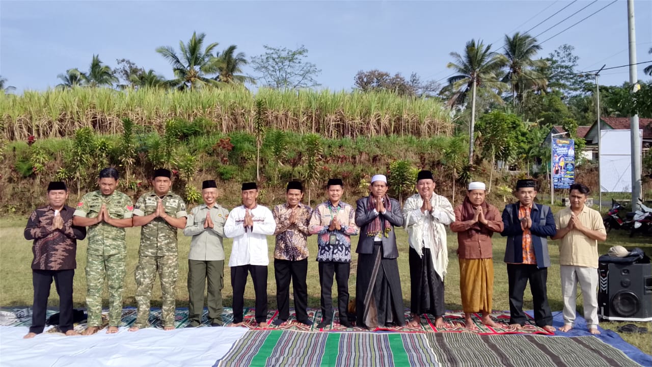 Camat Gucialit Hadiri Istighosah Bersama Forkopimca dan Tokoh Agama di Lapangan Desa Kenongo